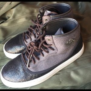 Gray Air Jordans W6.5 Or 5Y